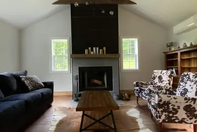 Image de Beautiful 3-bedroom house with indoor fireplace