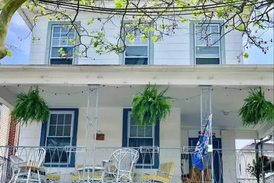 Image de 16 houses from beach Large Cozy Home Perfect for the Family