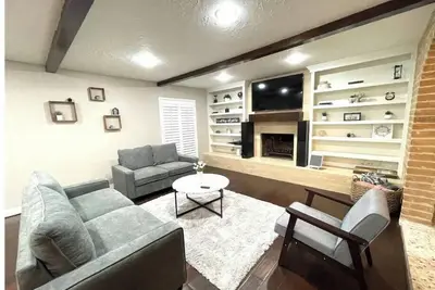 Image de Houston Hideaway Karaoke, Private Pool and Games