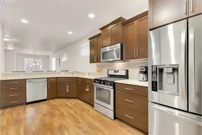 Image de 2, 100 SqFt Contemporary Home W\/ Jacuzzi & Fire Pit