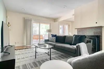Image de Saratoga 2br w/ A/C, Patio & W/D, near Highways