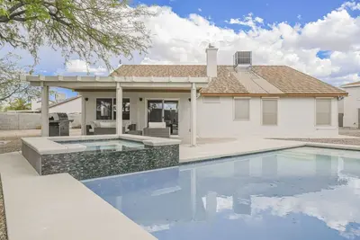 Image de Svs: 4 Bedroom Henderson Home with Pool Table & Pool
