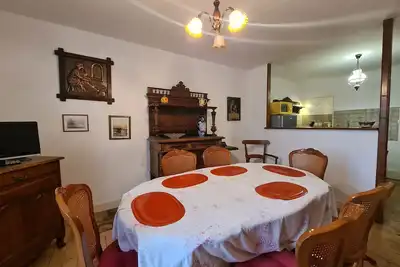 Image de Appartement Confort au Cœur de Saint-Gaultier avec Cour Privative et Accès à Étang