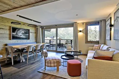 Image de Appartement lumineux avec balcon à 2 chambres doubles et services inclus, skis aux pieds