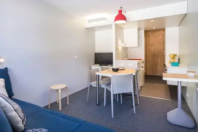 Image de Studio rénové au pied des pistes avec balcon