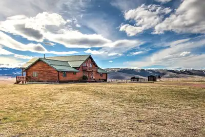 Image de Stunning Mountain-View Ranch on 132 Acres!
