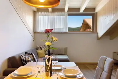 Image de Appartement \"Schöne Aussicht 2\" avec vue sur les montagnes, balcons et Wi-Fi.