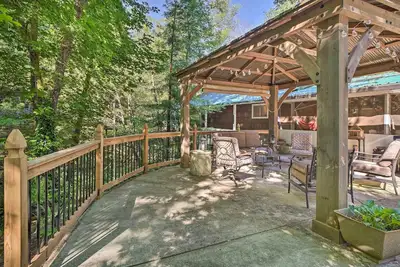 Image de Outdoor Adventure: Tranquil Creekside Retreat