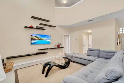 Veranda Palms Resort - 6 Bed 4 Baths Villa