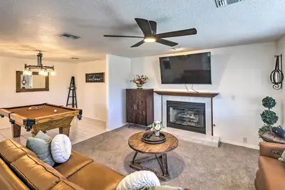 Image de Luxe Home w/ Detached Casita & Furnished Patio!