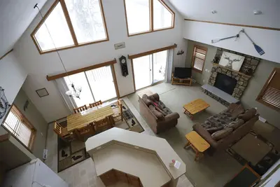 Image de Lakefront Cabin on Resort Grounds