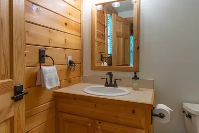 Image de Relaxing Two Bedroom Cabin - 10 minutes to Camden!