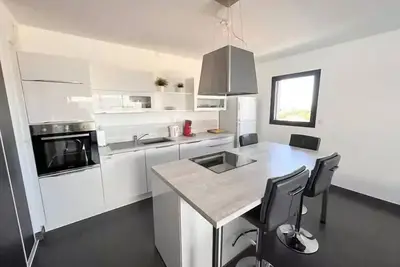 Image de Superb Apartment T3 6 Kapazität 100 m vom Strand Schwimmbad - 6odys405c