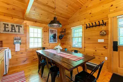 Image de Cheerful Two Bedroom Cabin - 10 minutes to Camden!