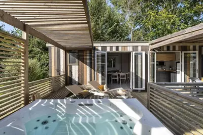 Image de Luxuskabine 4 Zimmer 6 Personen Klimaanlage + Tv + Jacuzzi
