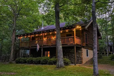 Image de Log Cabin Retreat w/ Hot Tub, Game Room, Fire Pit