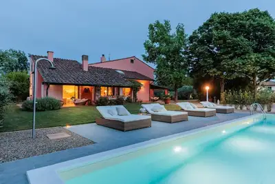 Image de Cà Uvenere, Modern Farmhouse with Pool