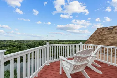 Image de Summer Savings - Soundside w/ Pool, Hot Tub, Elevator, Game Room, & Water Views