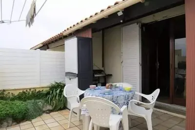 Image de Maisonnette climatisée avec piscine collective et tennis 4sant320