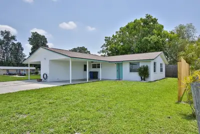 Image de Cute 2 bedroom home close to it all.