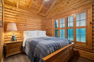 Image de Oak Hill Cabin - cozy cabin, gazebo, and more!