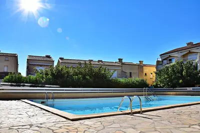 Image de Dans résidence avec piscine, proche toutes commodités
