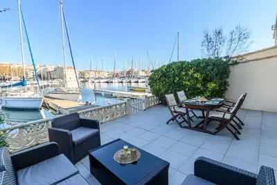 Image de Marina mit herrlichem Blick auf den Hafen und die Boote