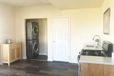 Image de Quiet & Clean 2 Bedroom, 3 Beds, 7 mins from Dtown
