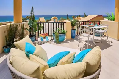 Image de Sun-lovers paradise, all day sun and views.