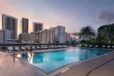 Image de Contemporary 1br Suite with Pool, Gym, Beach Access & Premium Services