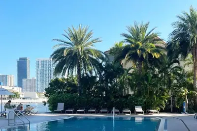 Image de Serene 1br with Canal Pool, Beach Service & Full Kitchen – Ideal Stay