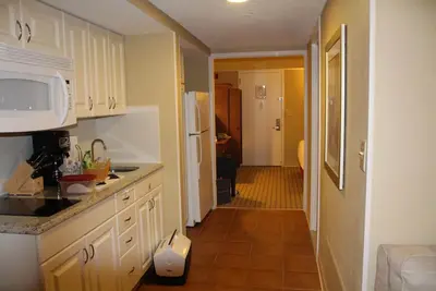 Image de Wyndham Inn at The Harbor- Hotel Suite for 4, with Kitchenette and Living Room!