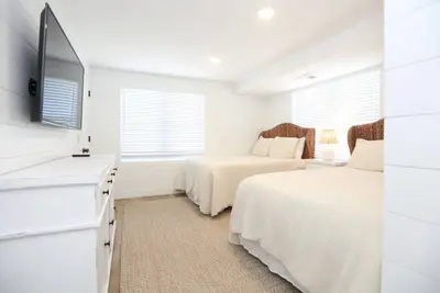 Image de Beautiful Ship Lap Condo in the Heart of Wildwood