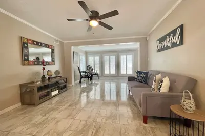 Image de Charming tropical oasis-Minutes from the beach