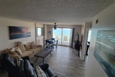 Image de Bobby's oceanfront   2 king suites and bunk beds condo