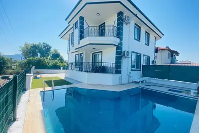 Muğla Dalamanda Kiralık Havuzlu Müstakil Eşyalı 6 Kişilik Villa