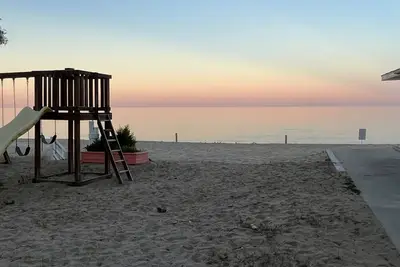 Image de Three bedroom Beach cottage on the shore of Lake Huron