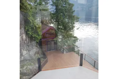 Image de Stunning Deep Cove Waterfront Estate