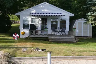 Image de Cute lakefront cottage on all-sport Little Sand Lake