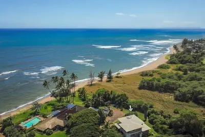 Image de Incredible Kekaha Beachfront Estate for 10!