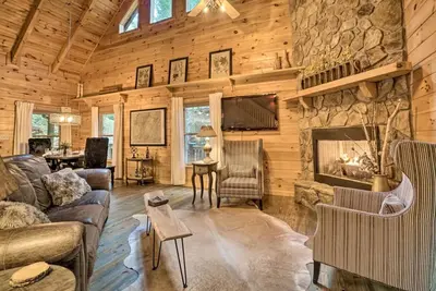 Image de Beautiful 3br/3ba Luxury Cabin in the Treetops of Blue Ridge