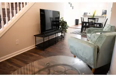 Image de Fully Renovated Townhome, Downtown Baltimore - less than 5 mins from the Stadium
