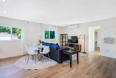 Image de Brand New Adorable 2b Guest house with private parking