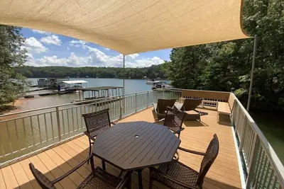 Image de Beautiful Lake Lanier Home, 2 story dock, Paddle Boards, & Pedle Boat