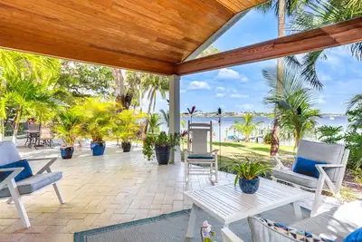 Image de Waterfront Stuart Oasis w\/ Hot Tub & Dock!