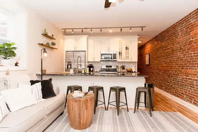 Image de 💎Dior🆕Lux Condo⭐Near Shadyside Hospital King 🛏️