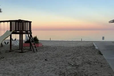 Image de Sun-Kissed Beach Entire beach resort rental in Lake Huron! 6 cottages Sleeps 41