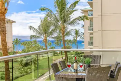 Image de Maui Resort Rentals: Honua Kai Hokulani 320 – 2br Corner Suite w/ Partial Ocean & Mountain Views + X L Balcony!