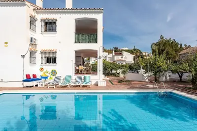 Image de Villa Casa El Paraiso avec vue sur les montagnes, piscine et Wi-Fi.