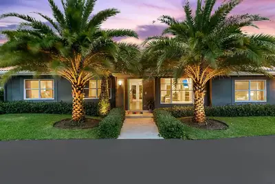 Image de Welcome to Happy Daze, A Centrally Located Tropical Pool Home! ! !